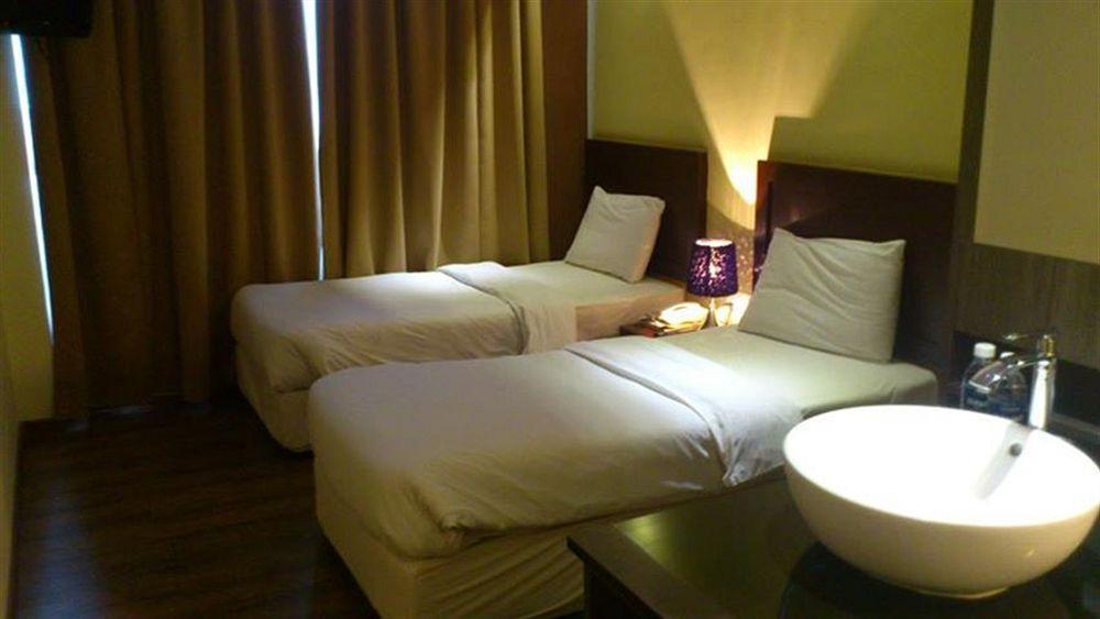 Zotel Business & Leisure Hotel Kuching Ngoại thất bức ảnh
