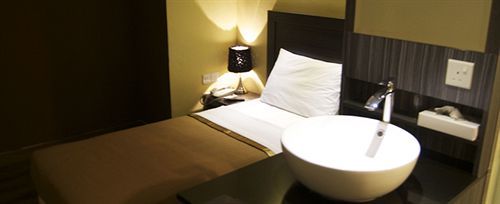 Zotel Business & Leisure Hotel Kuching Ngoại thất bức ảnh