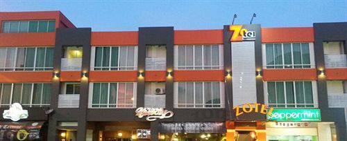 Zotel Business & Leisure Hotel Kuching Ngoại thất bức ảnh
