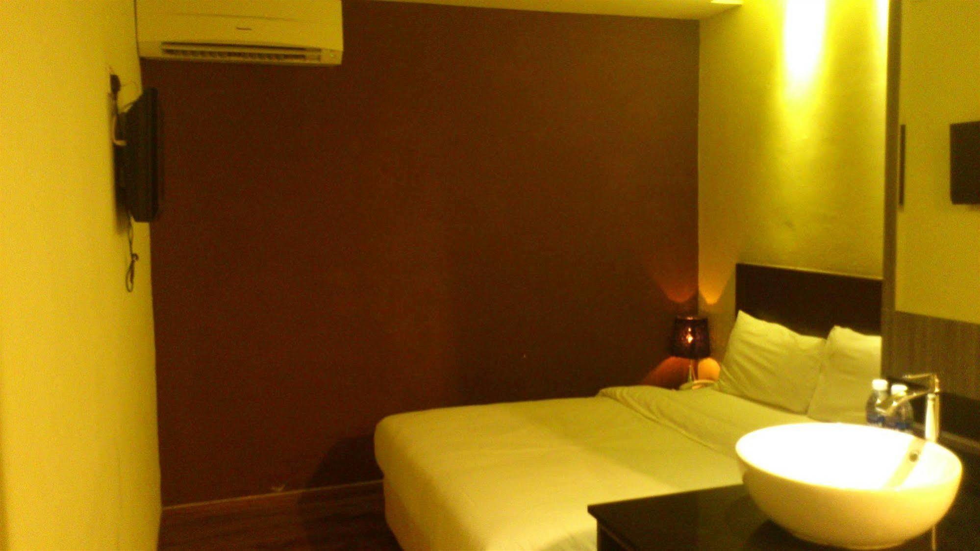 Zotel Business & Leisure Hotel Kuching Ngoại thất bức ảnh